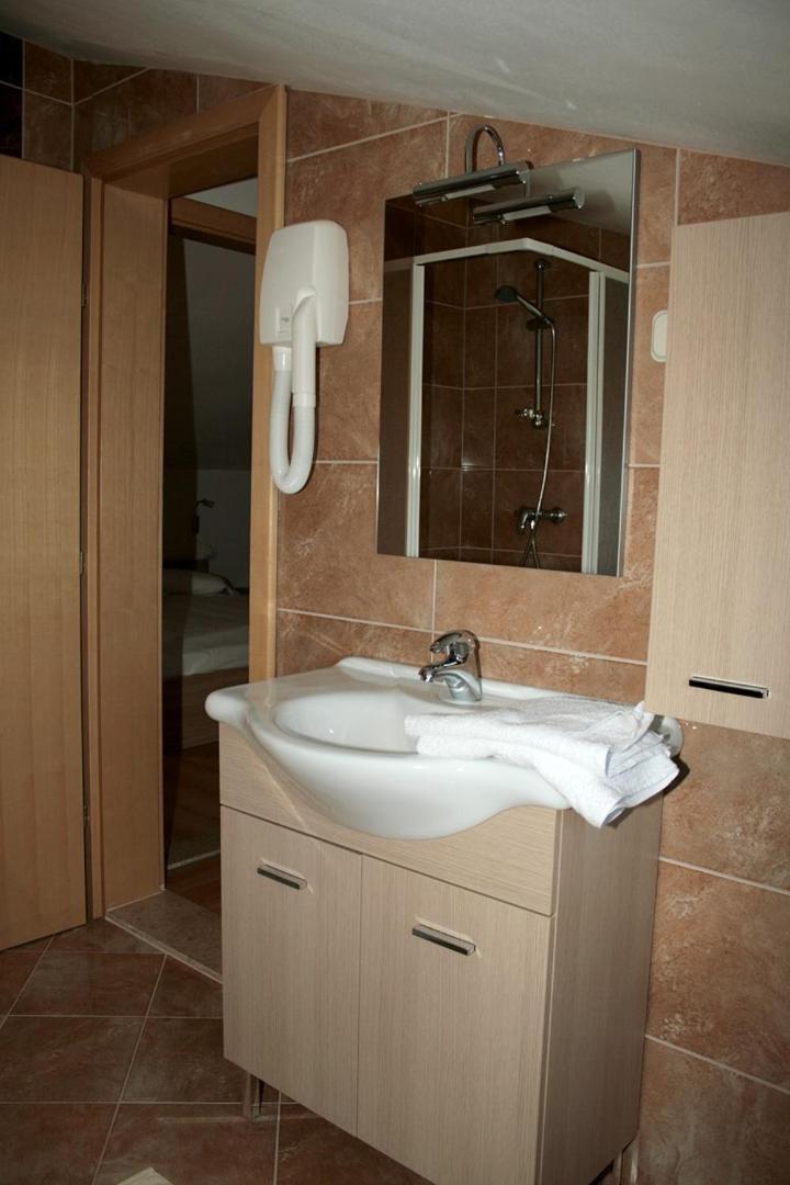Fineda Grande Apartments Porec Esterno foto